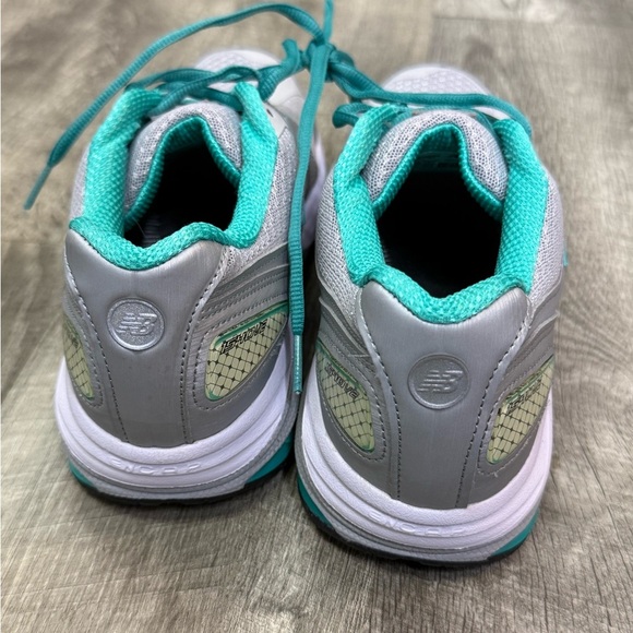 New Balance Women's Athletic Shoes in Gray and Teal Size 8 1/2 - Picture 2 of 5